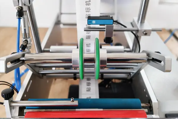 Semi-Automatic Labeling Machine