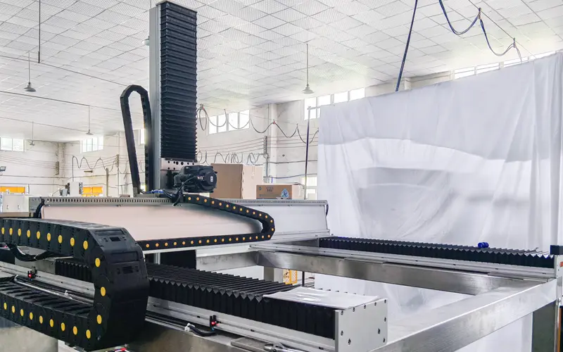 Heavy-duty palletizing system for lubricant and paint buckets