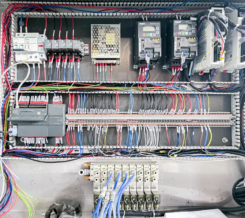 Patented pneumatic-electric integration system with oil-free design