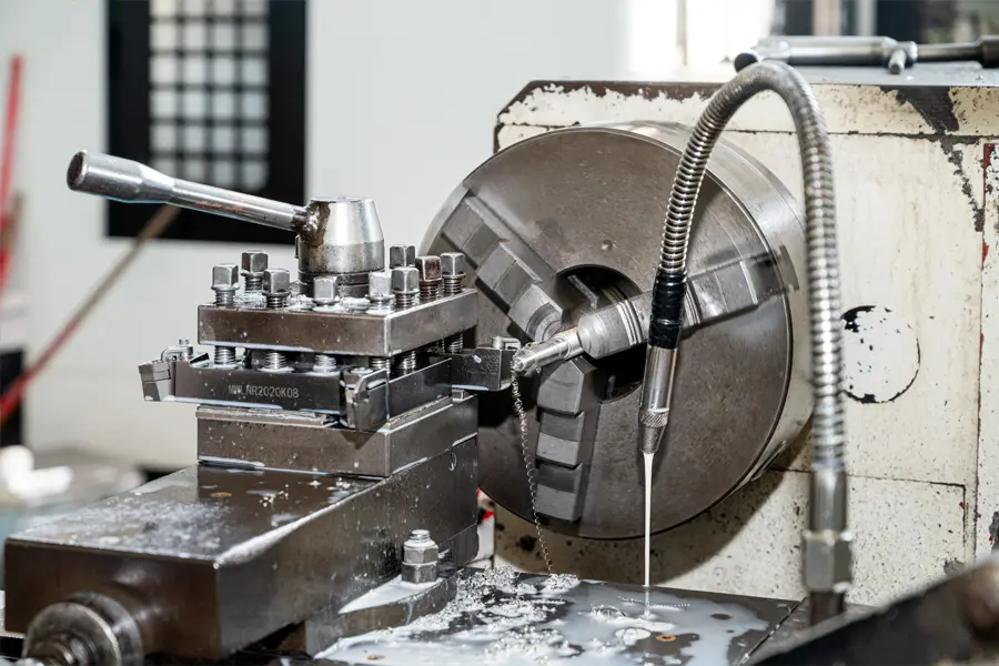 Close-up of the precision manufacturing process at Tengzhuo Packaging Machinery factory